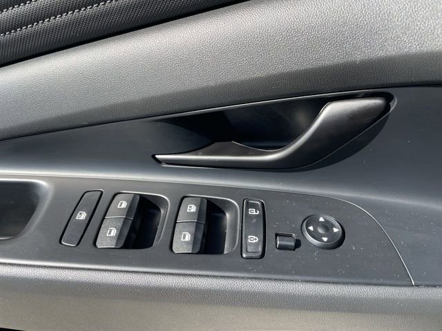 Used 2025 Hyundai Elantra Sport FWD image 21