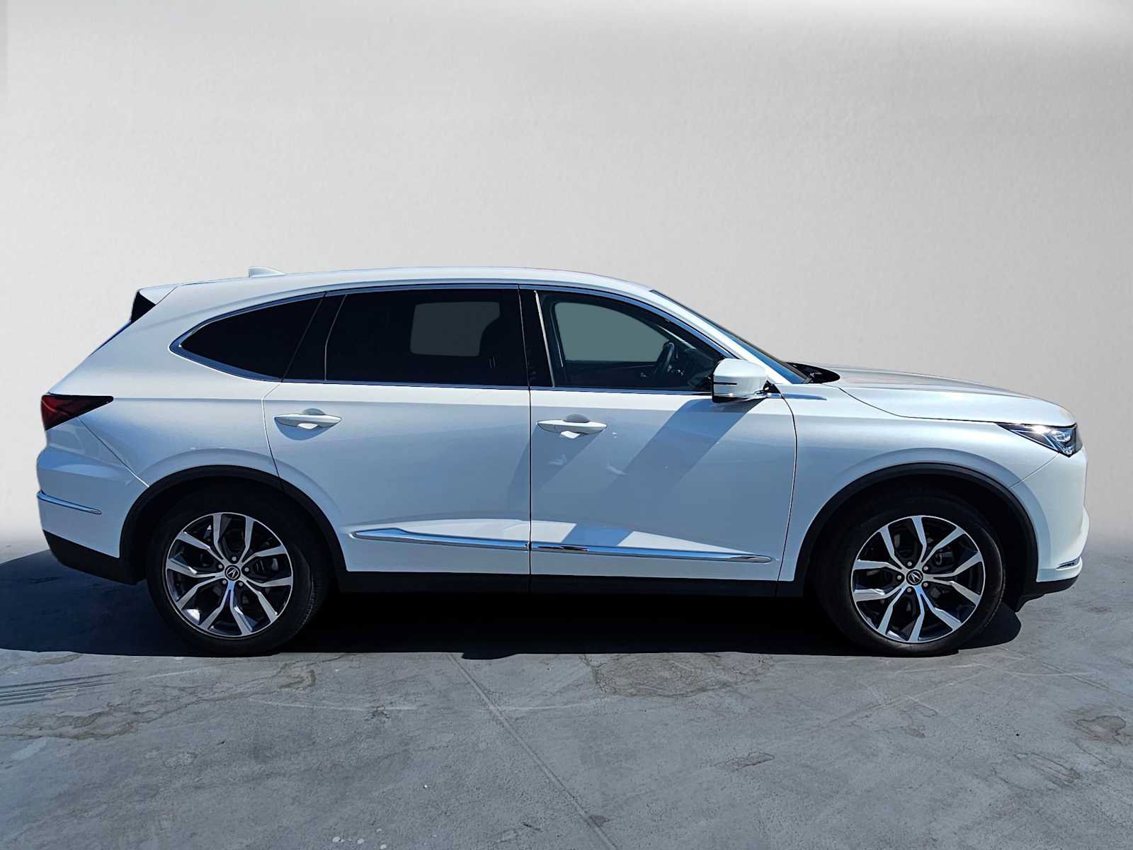 Certified 2023 Acura MDX w/ Technology Package FWD image 2