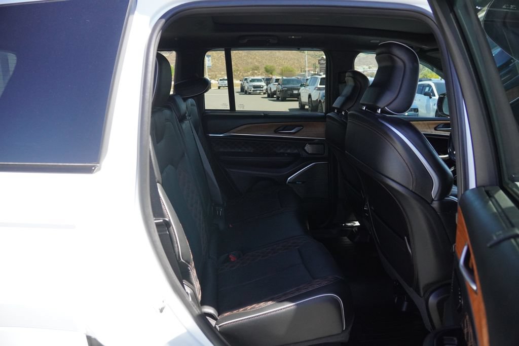 Certified 2022 Jeep Grand Cherokee Summit AWD/4WD image 38