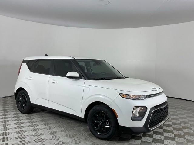 Used 2022 Kia Soul LX w/ Technology Package FWD image 3