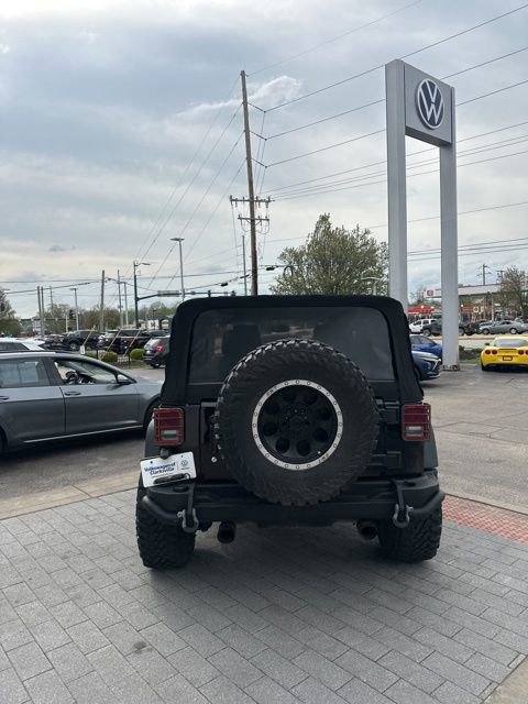 Used 2016 Jeep Wrangler Rubicon w/ Power Convenience Group image 11