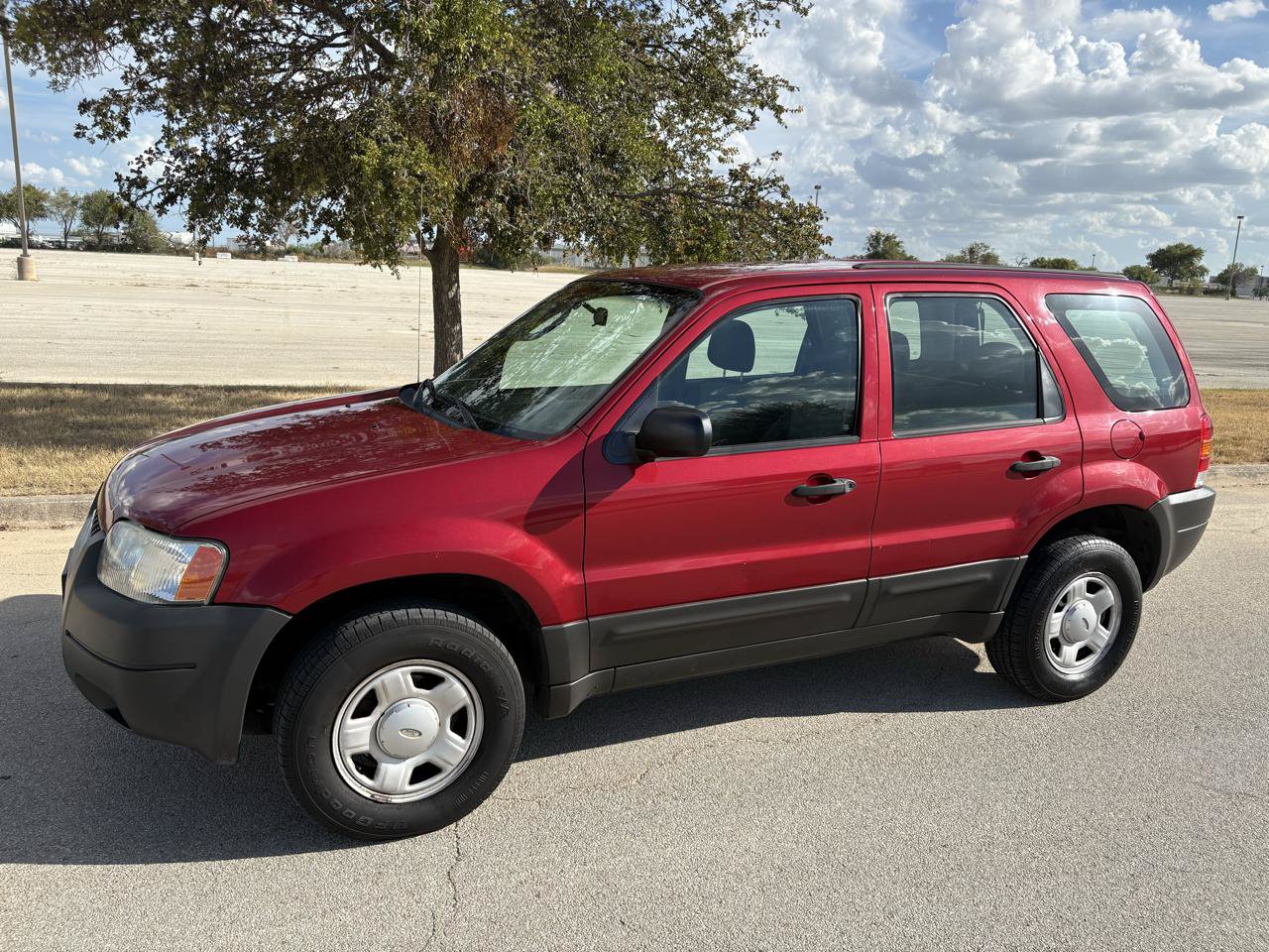 Used 2004 Ford Escape XLS FWD image 2