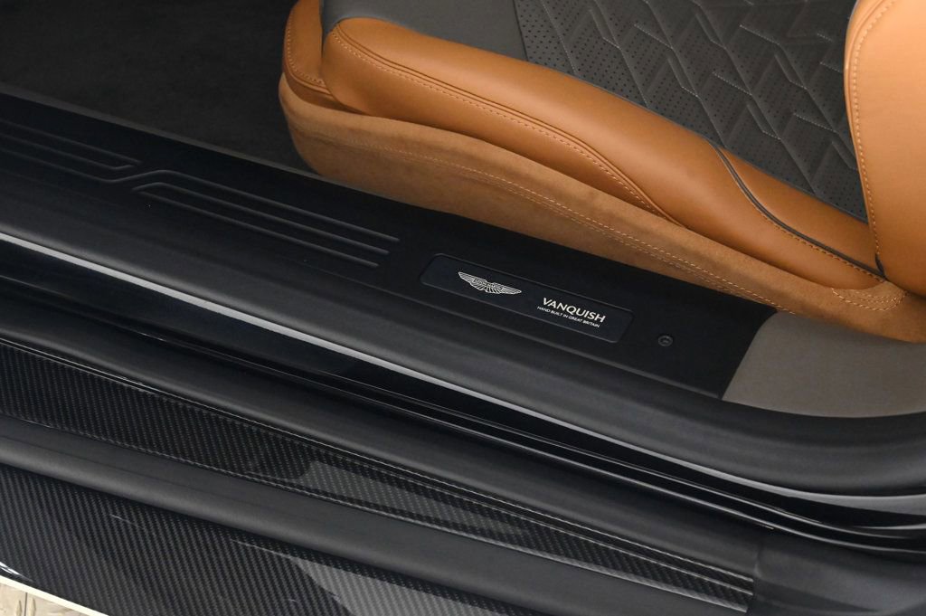 Used 2025 Aston Martin Vanquish image 32