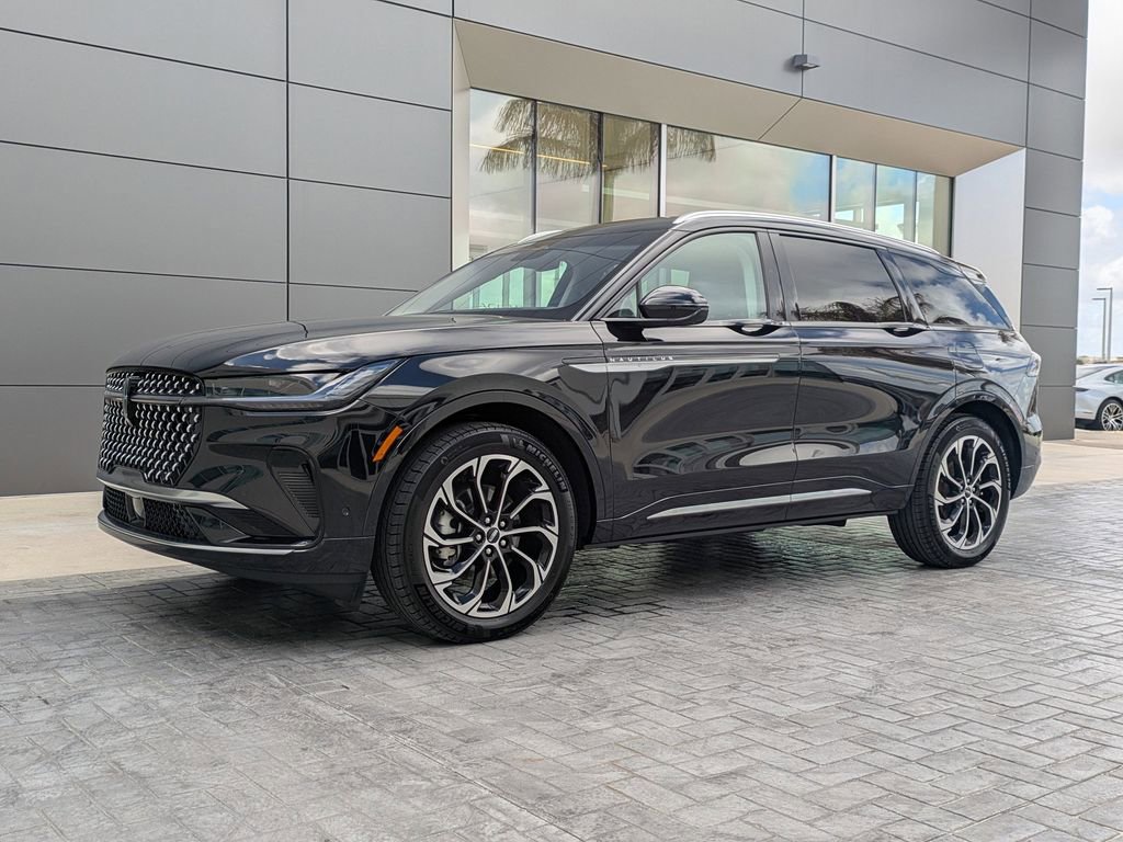 Used 2024 Lincoln Nautilus Reserve image 1