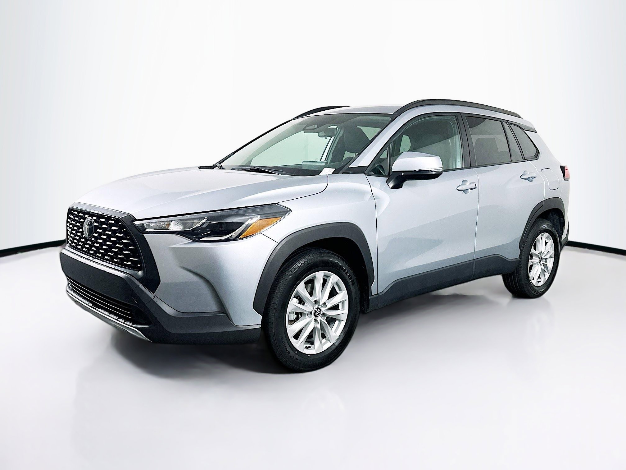 Used 2023 Toyota Corolla Cross LE image 3