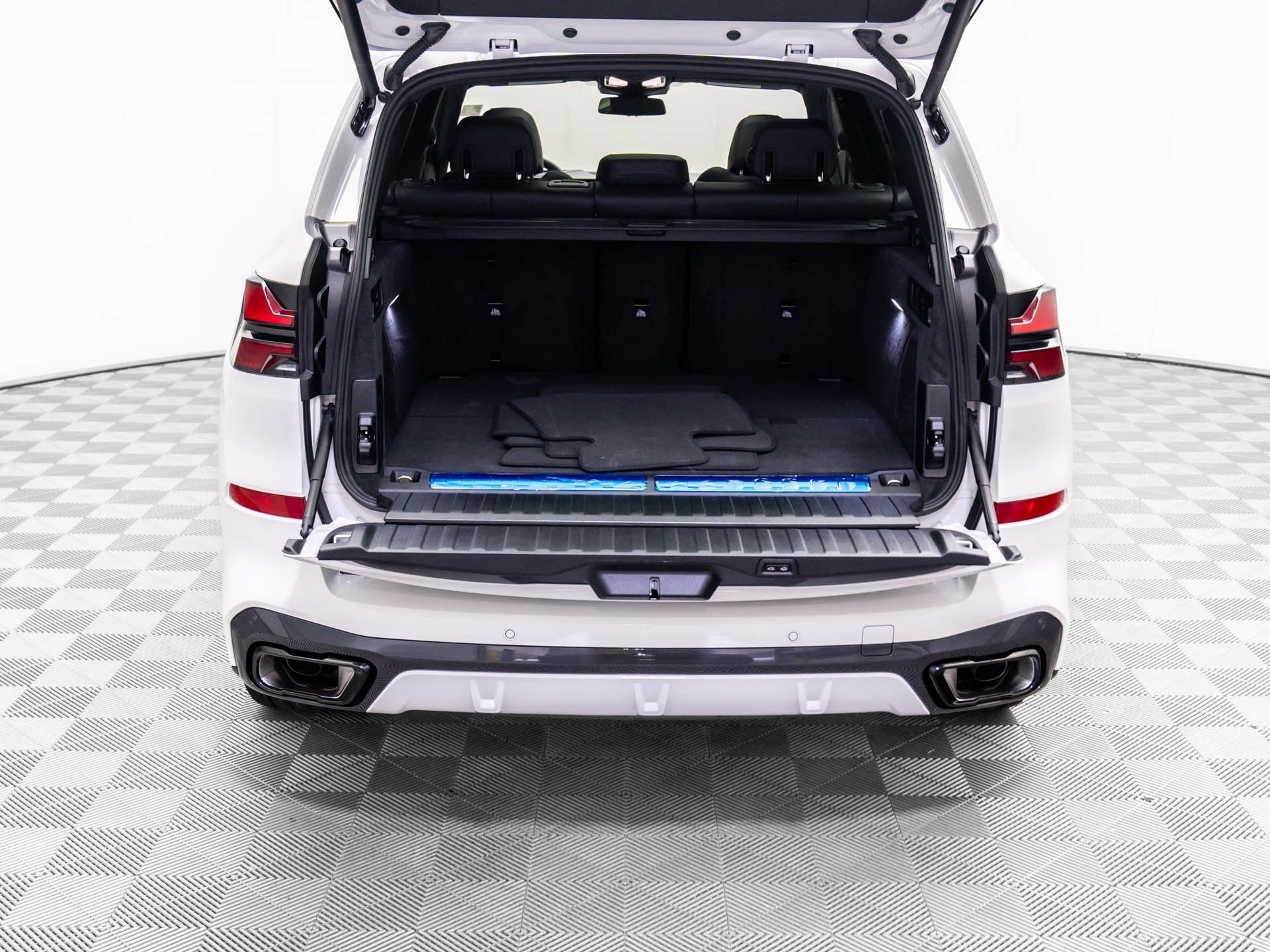 New 2026 BMW X5 xDrive50e w/ M Sport Package AWD/4WD image 33