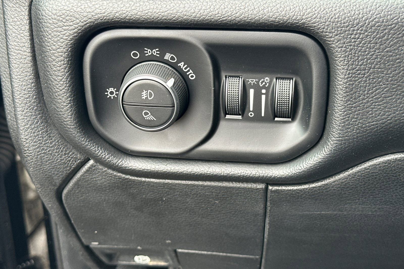 Used 2019 RAM 3500 Big Horn image 31