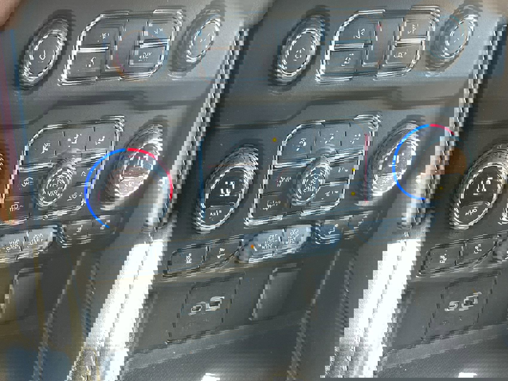 Used 2021 Chevrolet Suburban Z71 w/ Z71 Off-Road Package image 17