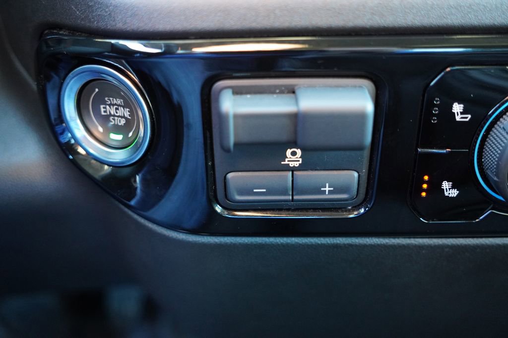 Certified 2025 Chevrolet Silverado 2500 LT w/ Convenience Package image 28