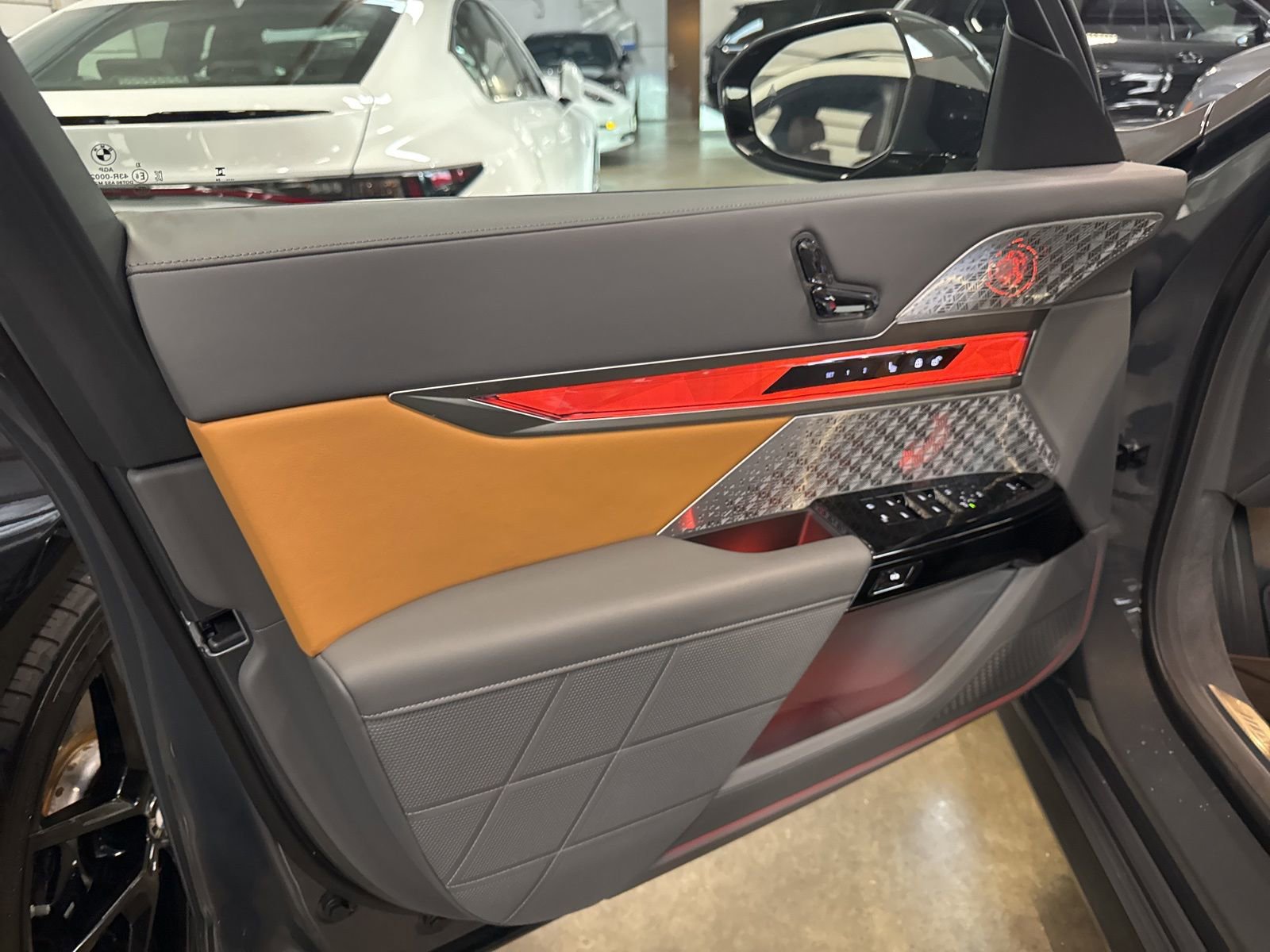 Used 2025 BMW i7 xDrive60 image 9