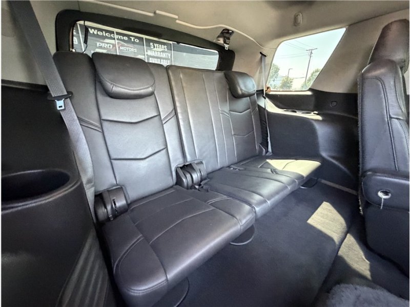 Used 2017 Cadillac Escalade Premium Luxury RWD image 30