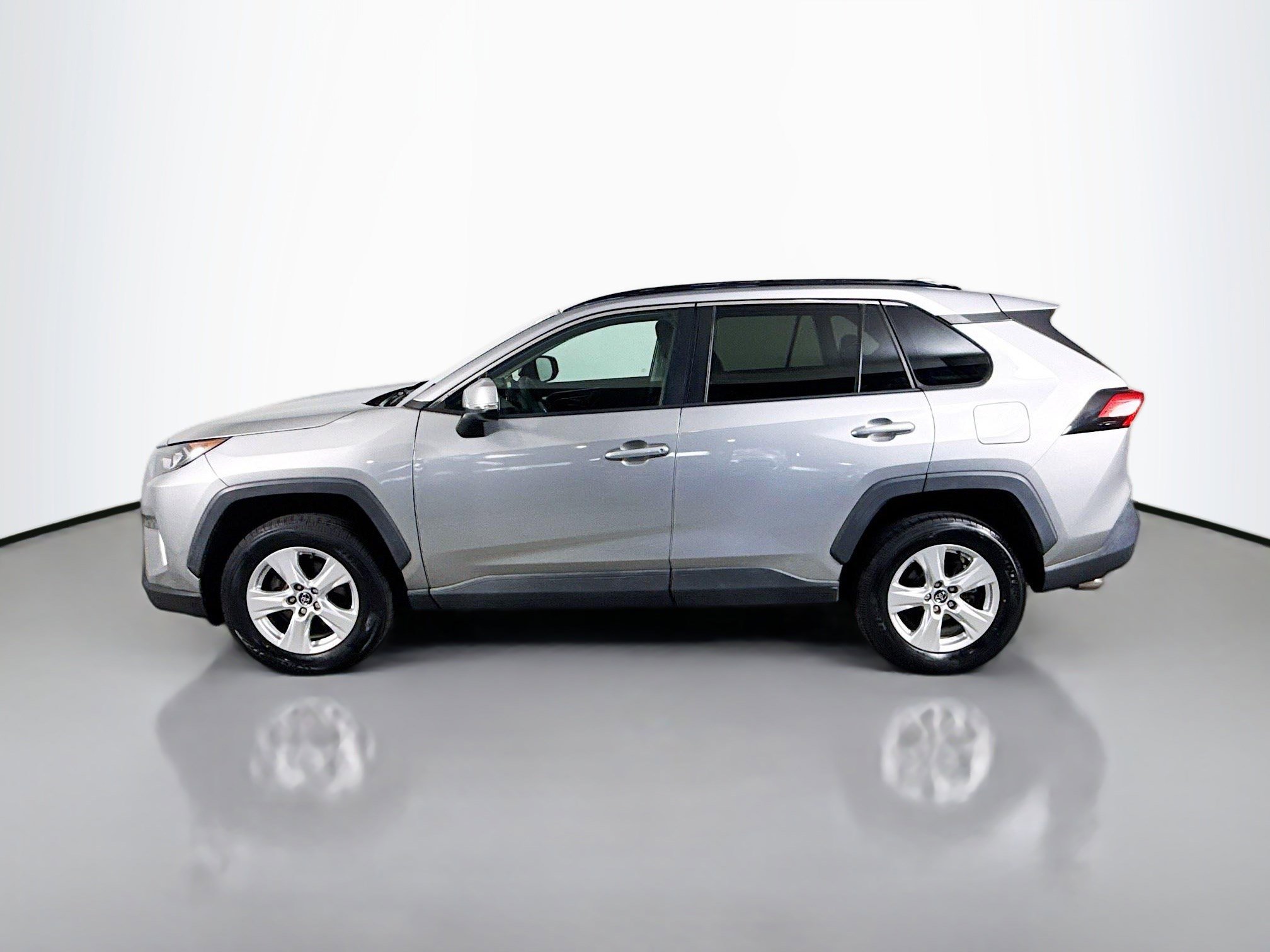 Used 2020 Toyota RAV4 XLE image 6