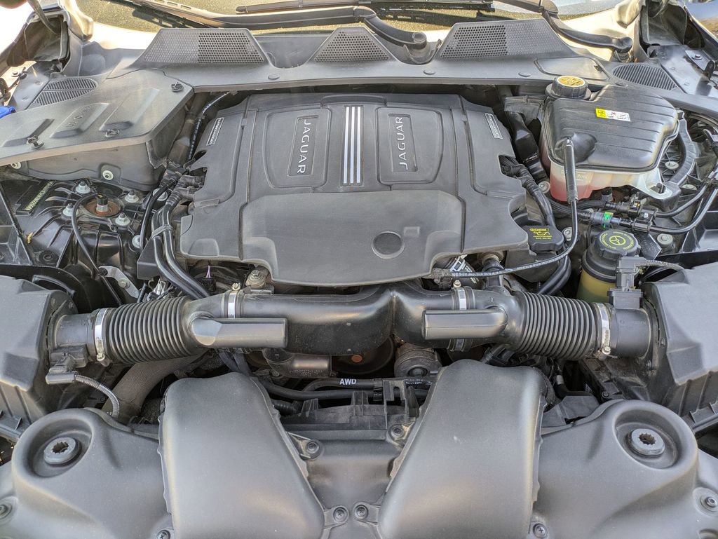 Used 2019 Jaguar XJ R-Sport image 10