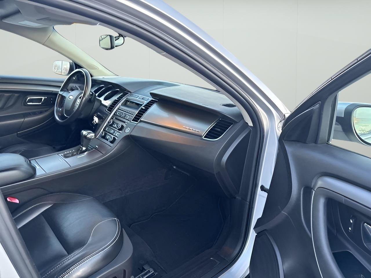Used 2010 Ford Taurus SEL FWD image 25
