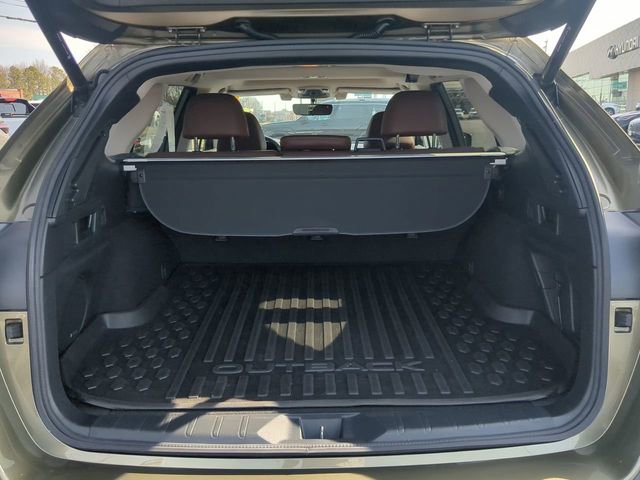 Used 2022 Subaru Outback Touring image 12