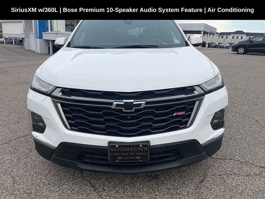 Used 2023 Chevrolet Traverse RS image 2