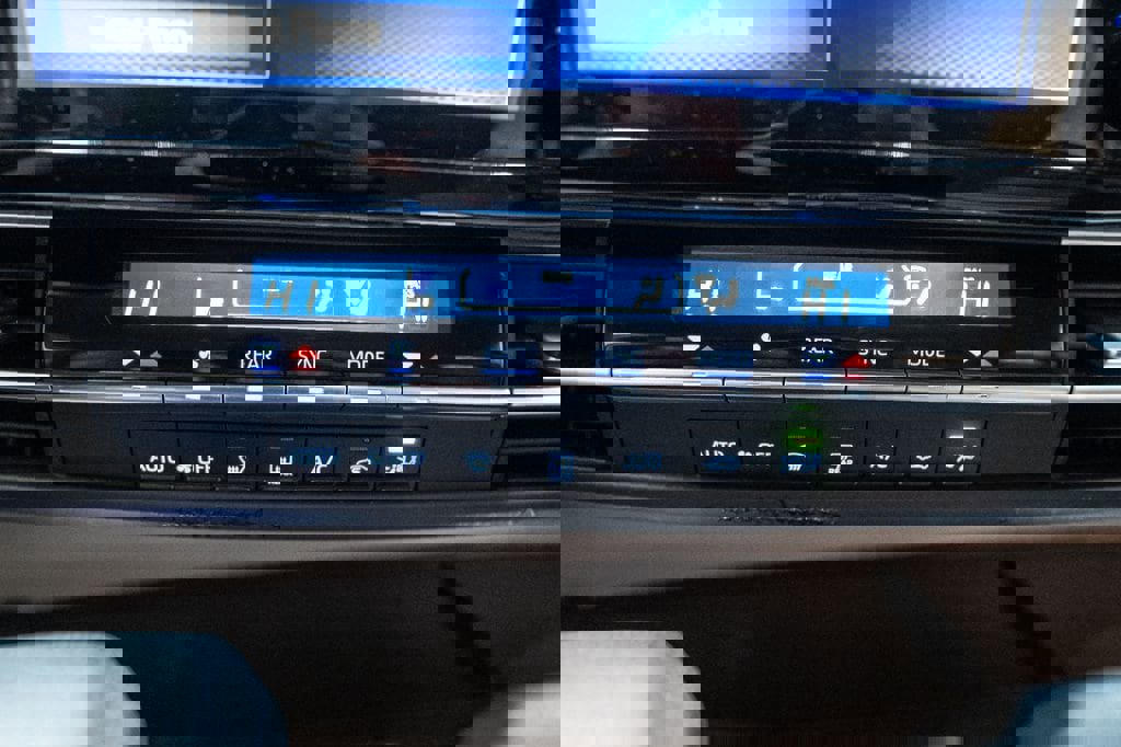 Used 2024 Toyota Sienna LE image 22