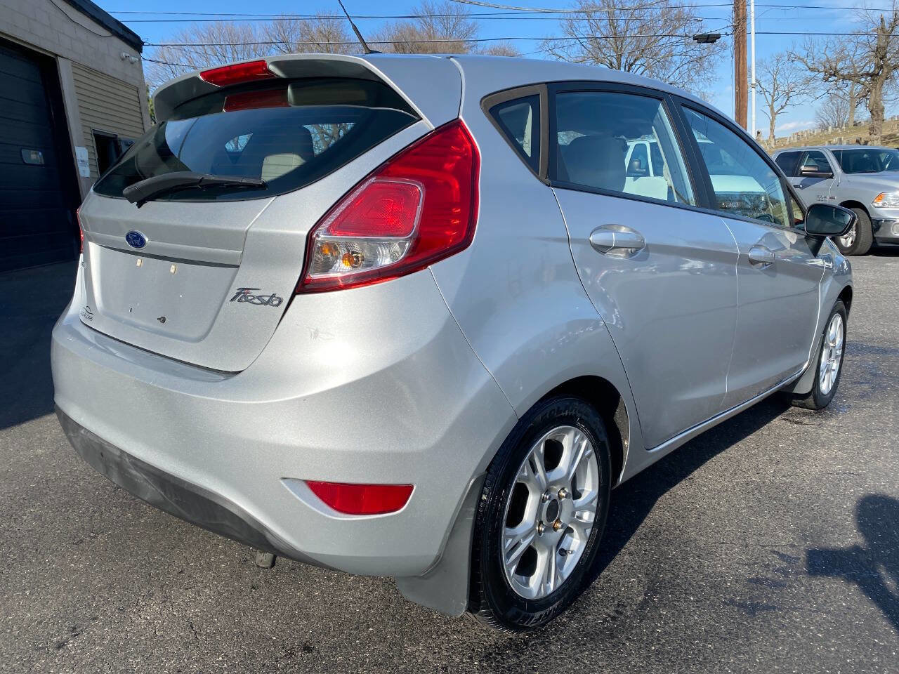 Used 2015 Ford Fiesta SE w/ Exterior Protection Package image 3