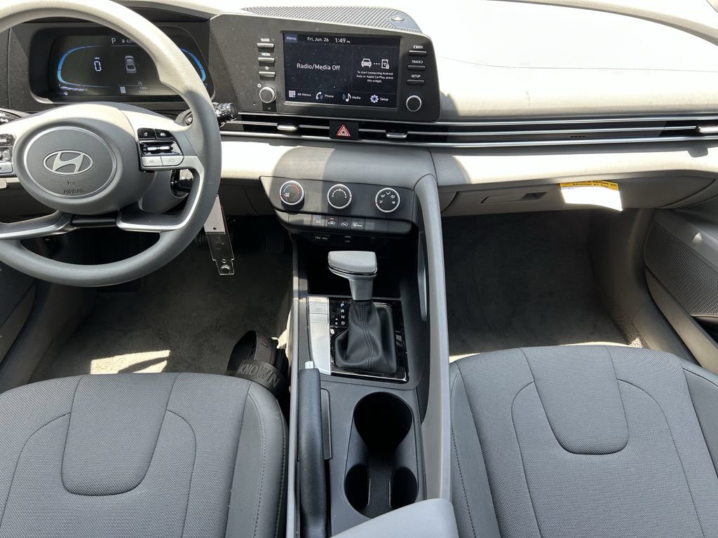 New 2025 Hyundai Elantra SE FWD image 18