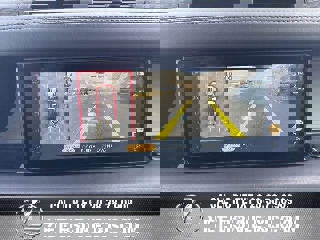 Used 2020 Land Rover Defender 110 SE image 17