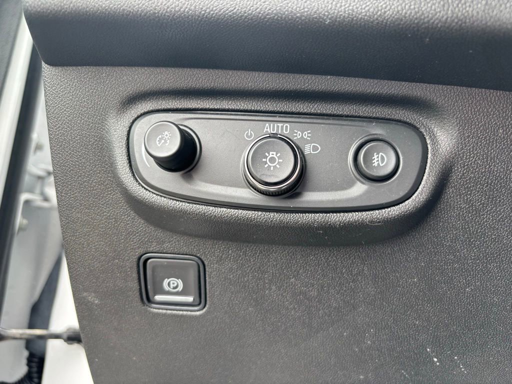 Used 2022 GMC Terrain SLT w/ Elevation Edition image 12