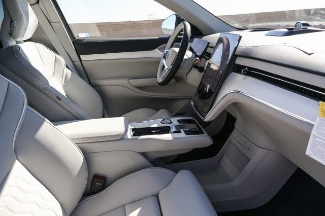 New 2025 Volvo EX90 Ultra image 12