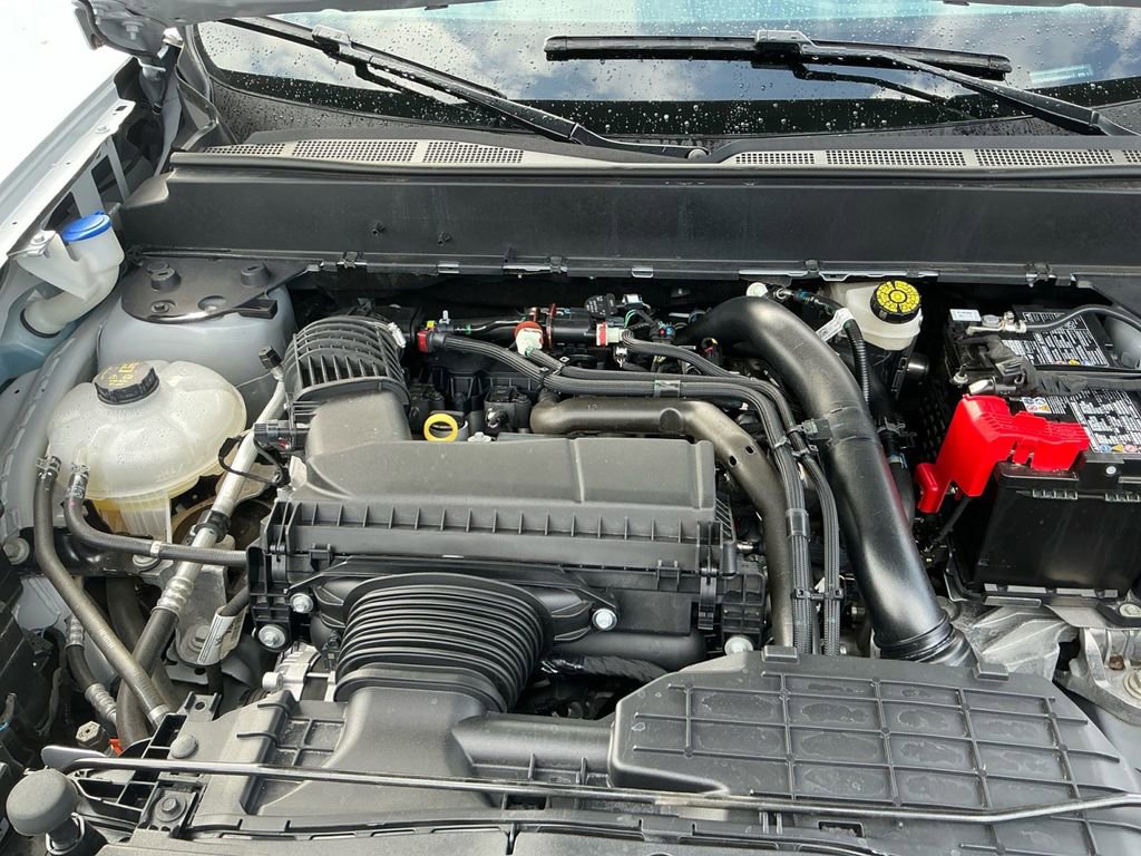 Used 2025 Ford Maverick XL w/ Equipment Group 102A AWD/4WD image 25