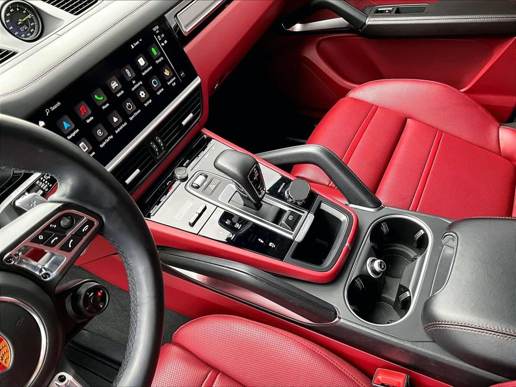 Certified 2022 Porsche Cayenne Turbo S AWD/4WD image 17
