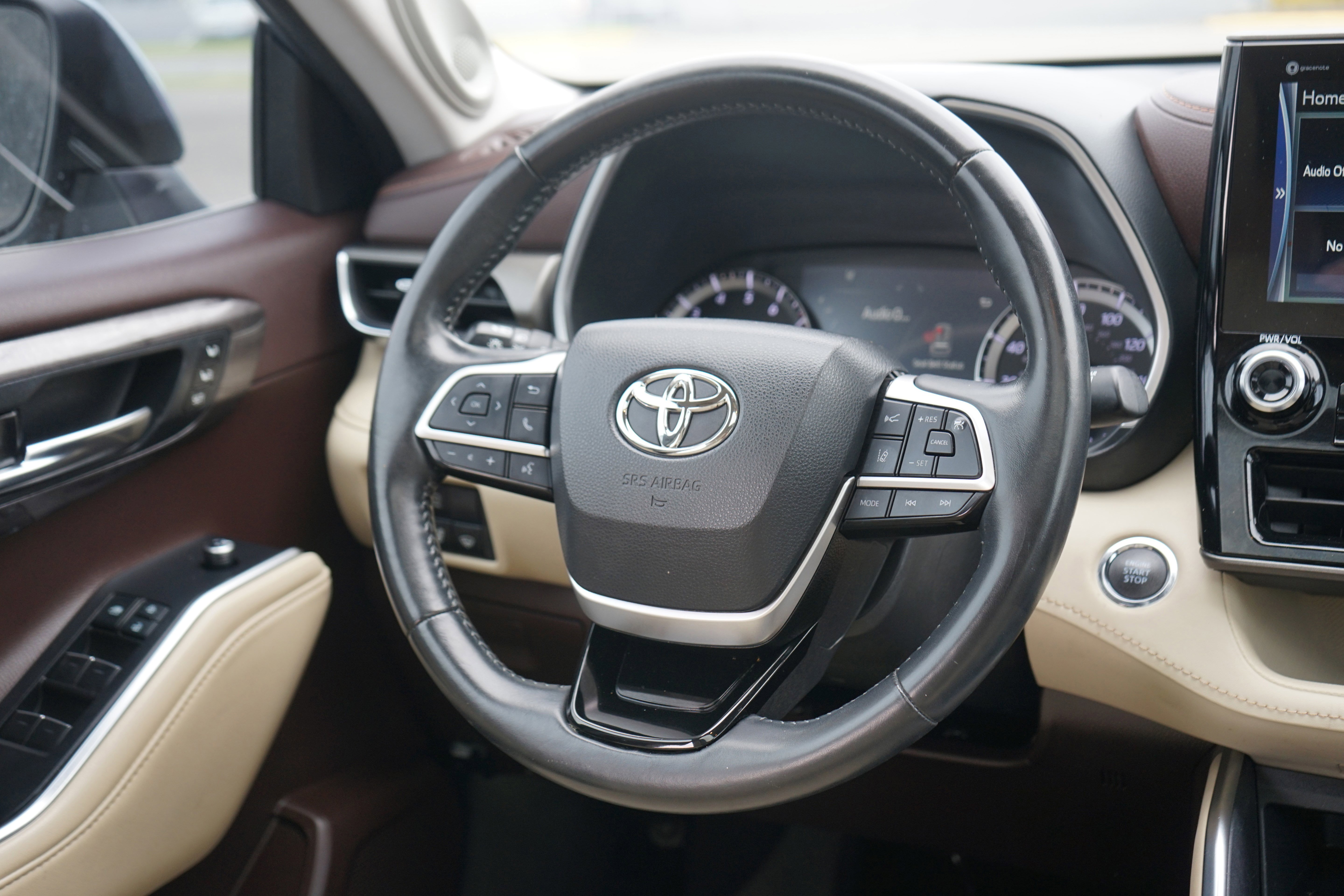 Used 2022 Toyota Highlander Limited image 24