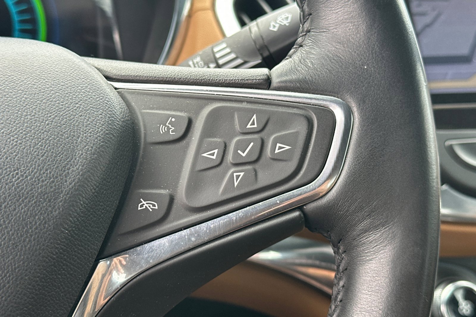 Used 2017 Chevrolet Volt Premier w/ Driver Confidence II Package image 36