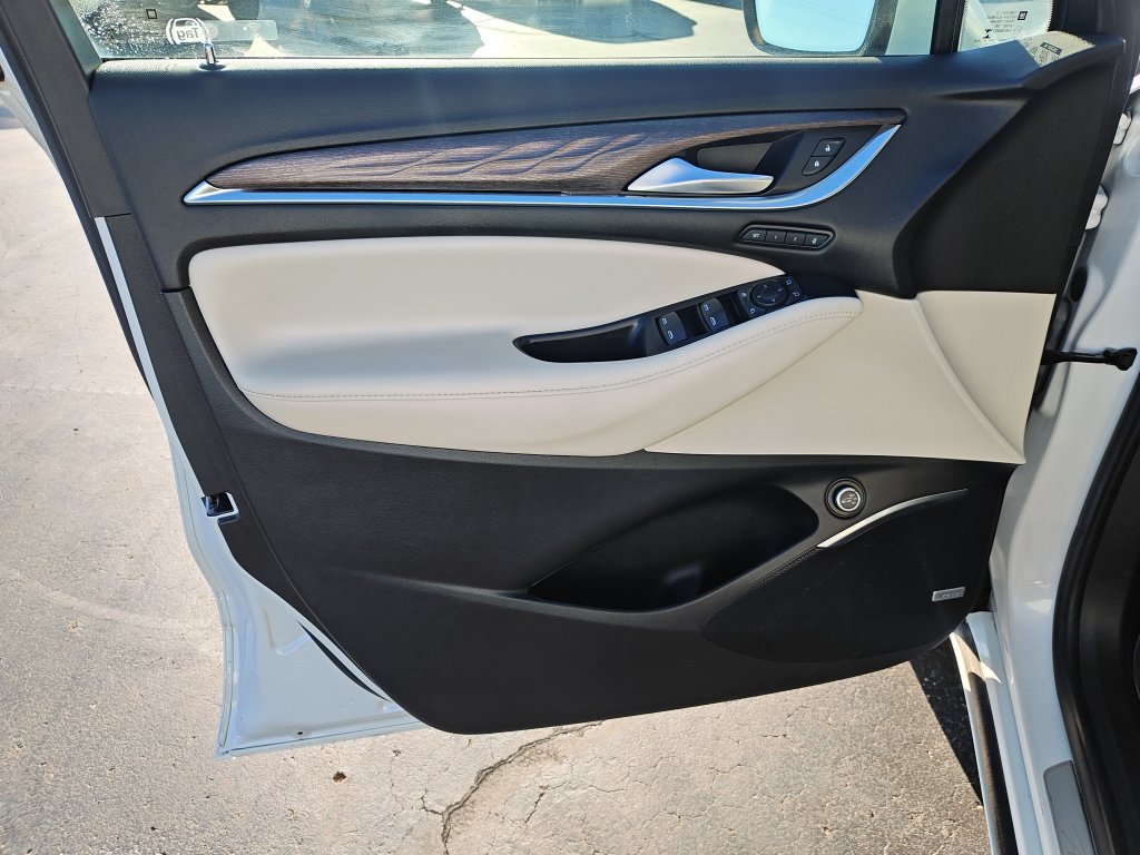 Used 2022 Buick Enclave Avenir w/ Avenir Technology Package AWD/4WD image 12