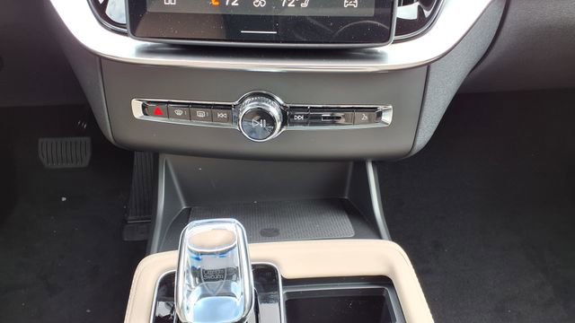 New 2026 Volvo XC90 B6 Plus w/ Protection Package Premier image 24