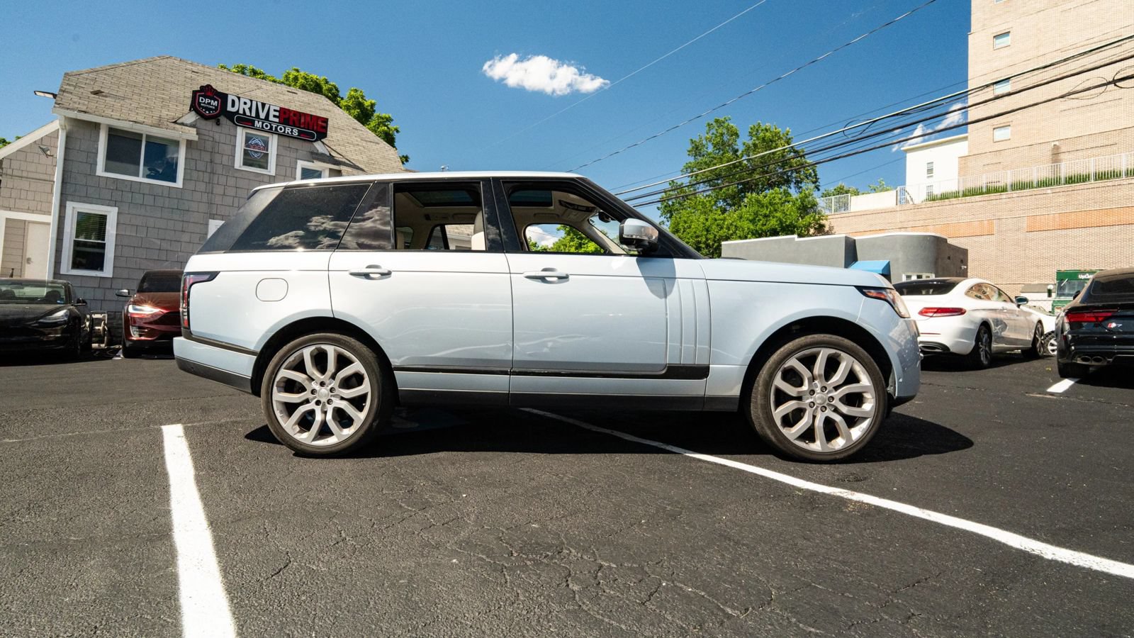 Used 2014 Land Rover Range Rover Supercharged AWD/4WD image 2
