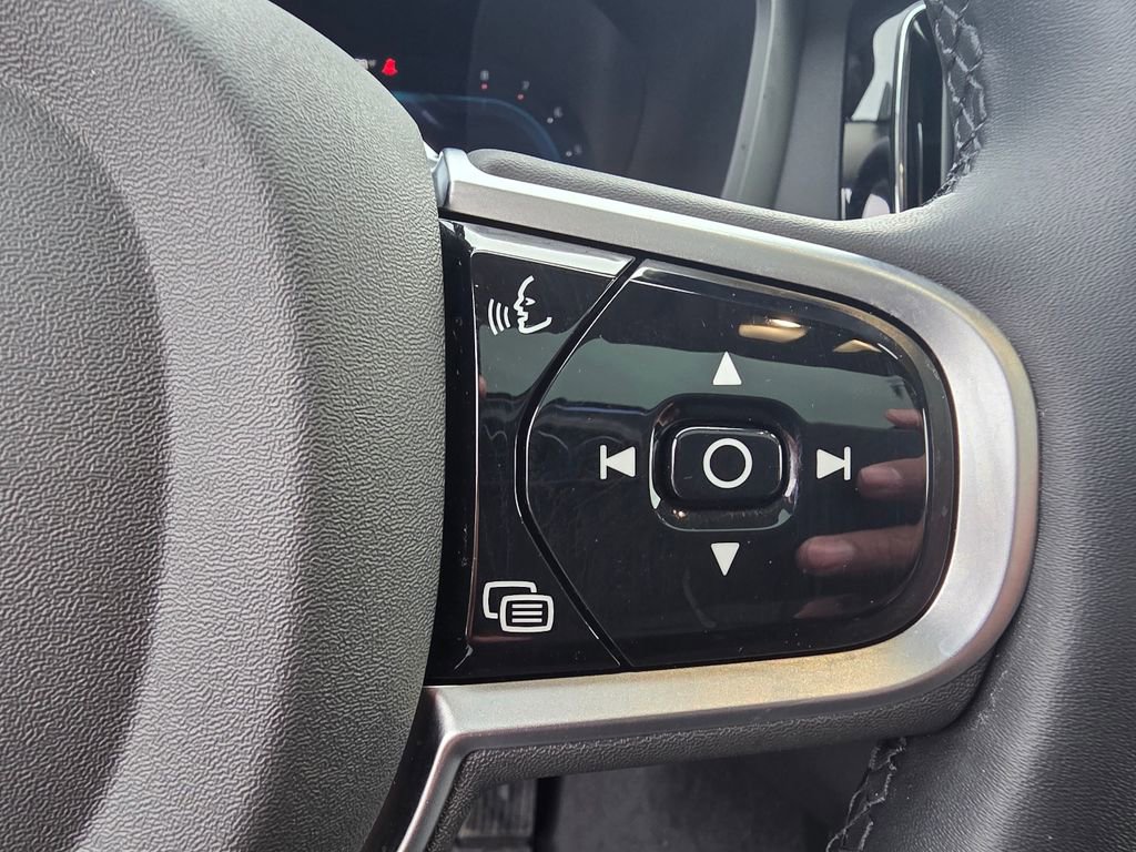 Used 2025 Volvo V60 B5 Cross Country Plus image 28