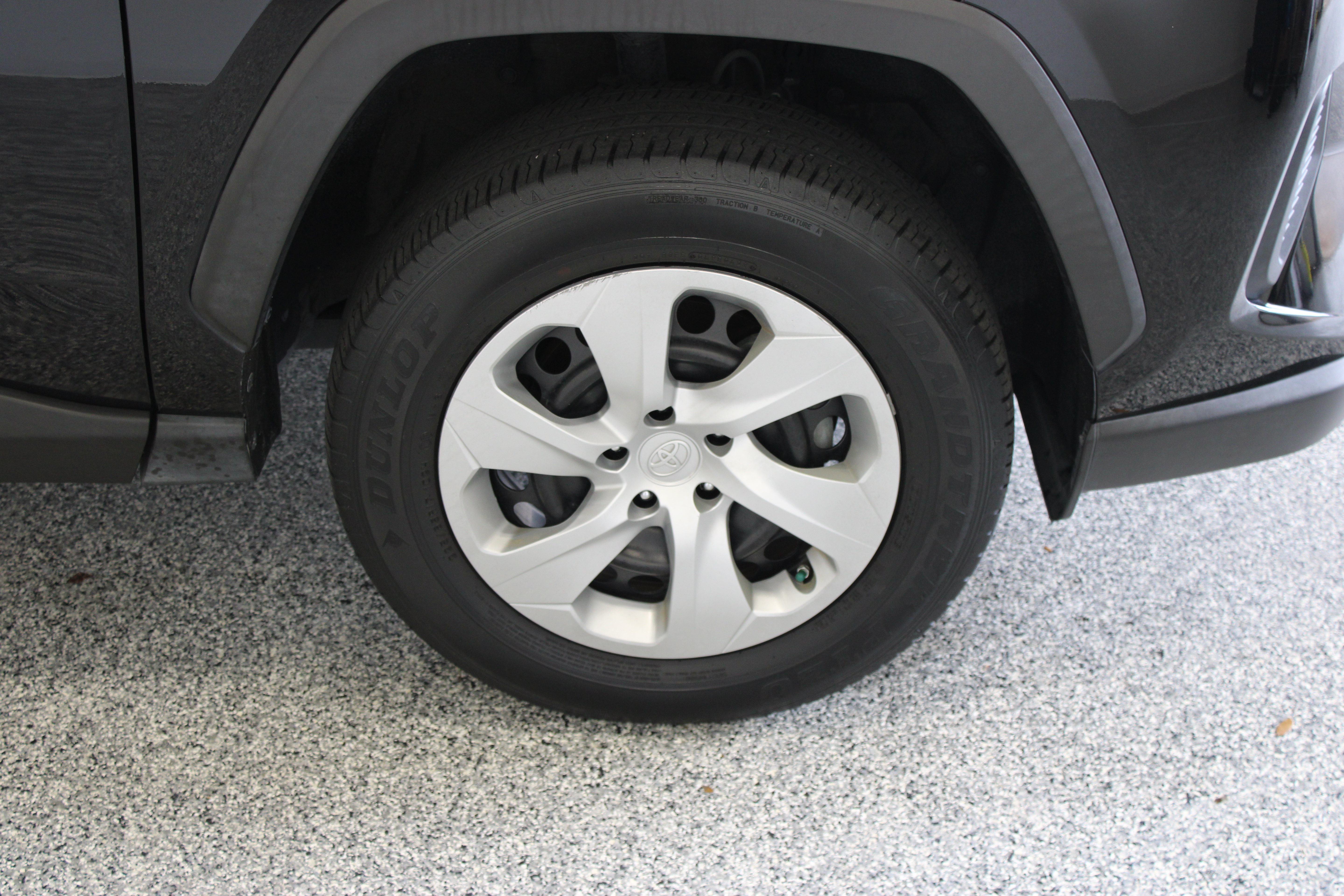Used 2023 Toyota RAV4 LE FWD image 5