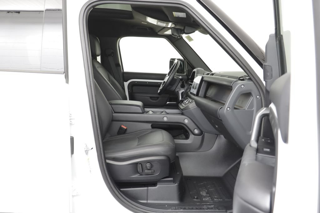 Certified 2025 Land Rover Defender 110 X-Dynamic SE AWD/4WD image 20