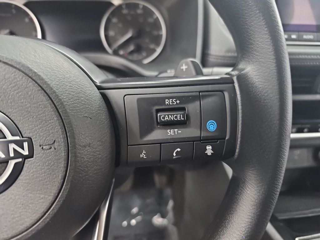 Used 2024 Nissan Rogue SV FWD image 18