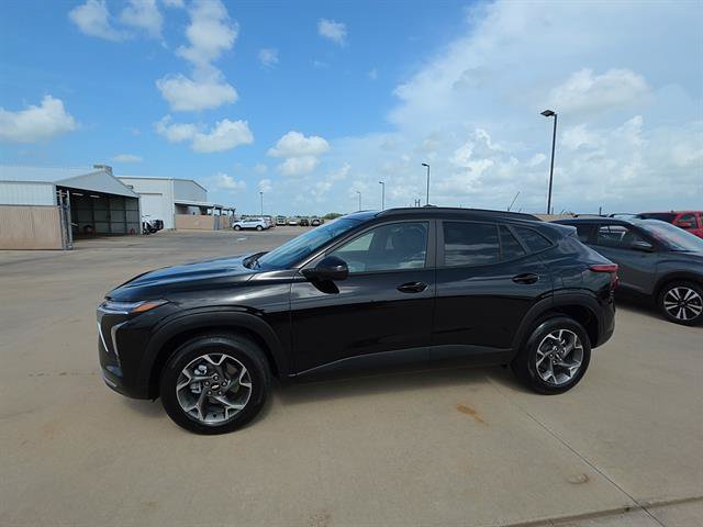 Used 2026 Chevrolet Trax LT FWD image 4