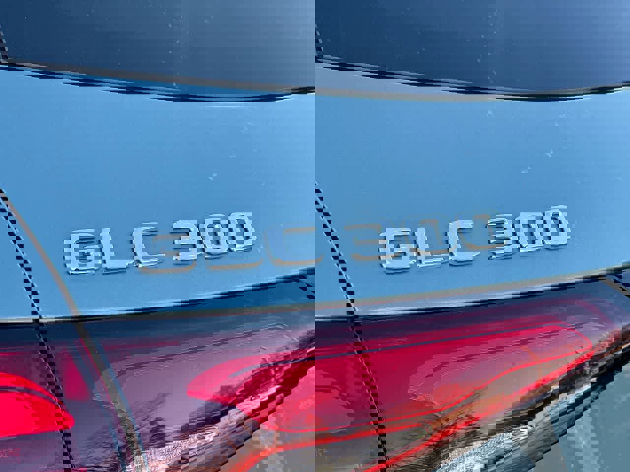 Used 2025 Mercedes-Benz GLC 300 4MATIC image 17