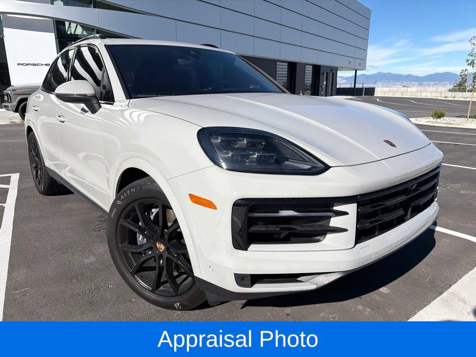 Certified 2025 Porsche Cayenne AWD/4WD image 4