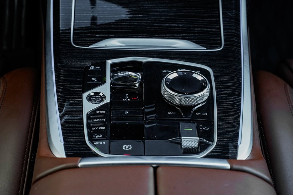 Used 2025 BMW X7 M60i image 16