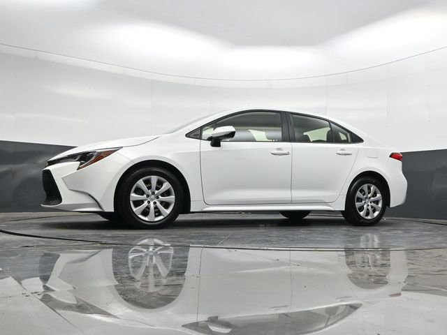 Used 2021 Toyota Corolla LE image 29
