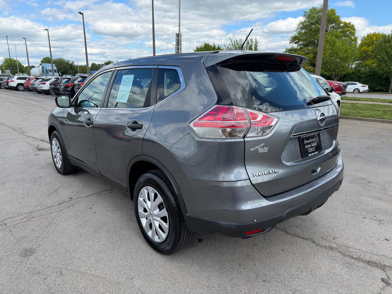 Used 2016 Nissan Rogue S AWD/4WD image 5