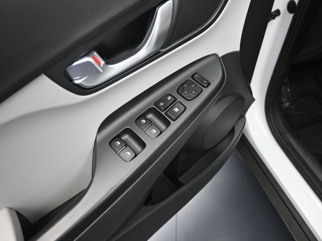 Used 2022 Hyundai Kona SEL w/ Convenience Package image 14