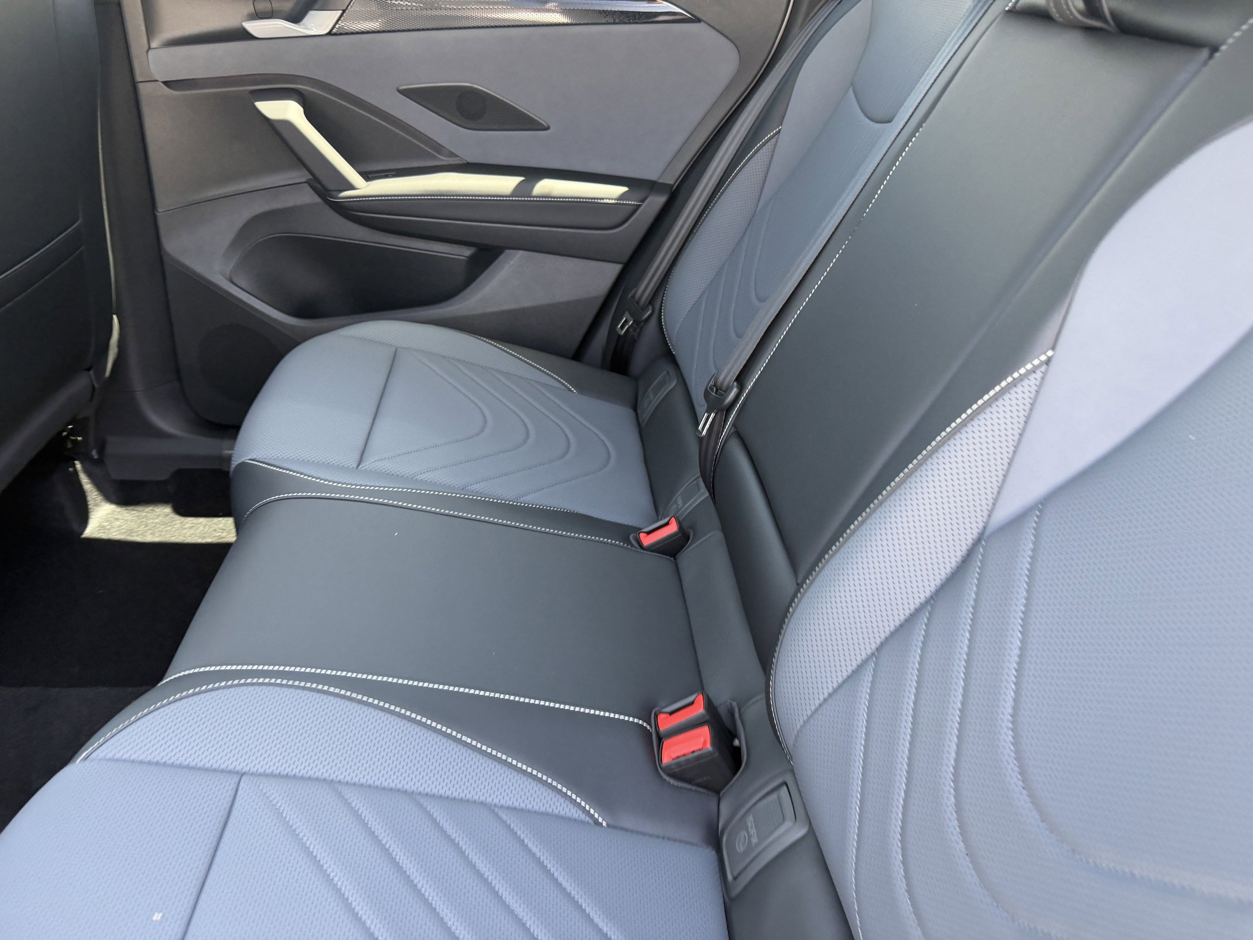 New 2026 Volkswagen Tiguan SE R-Line FWD image 14