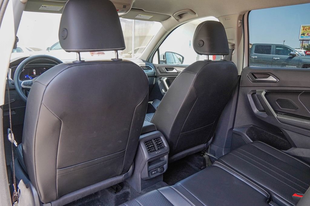 Used 2024 Volkswagen Tiguan SE image 29