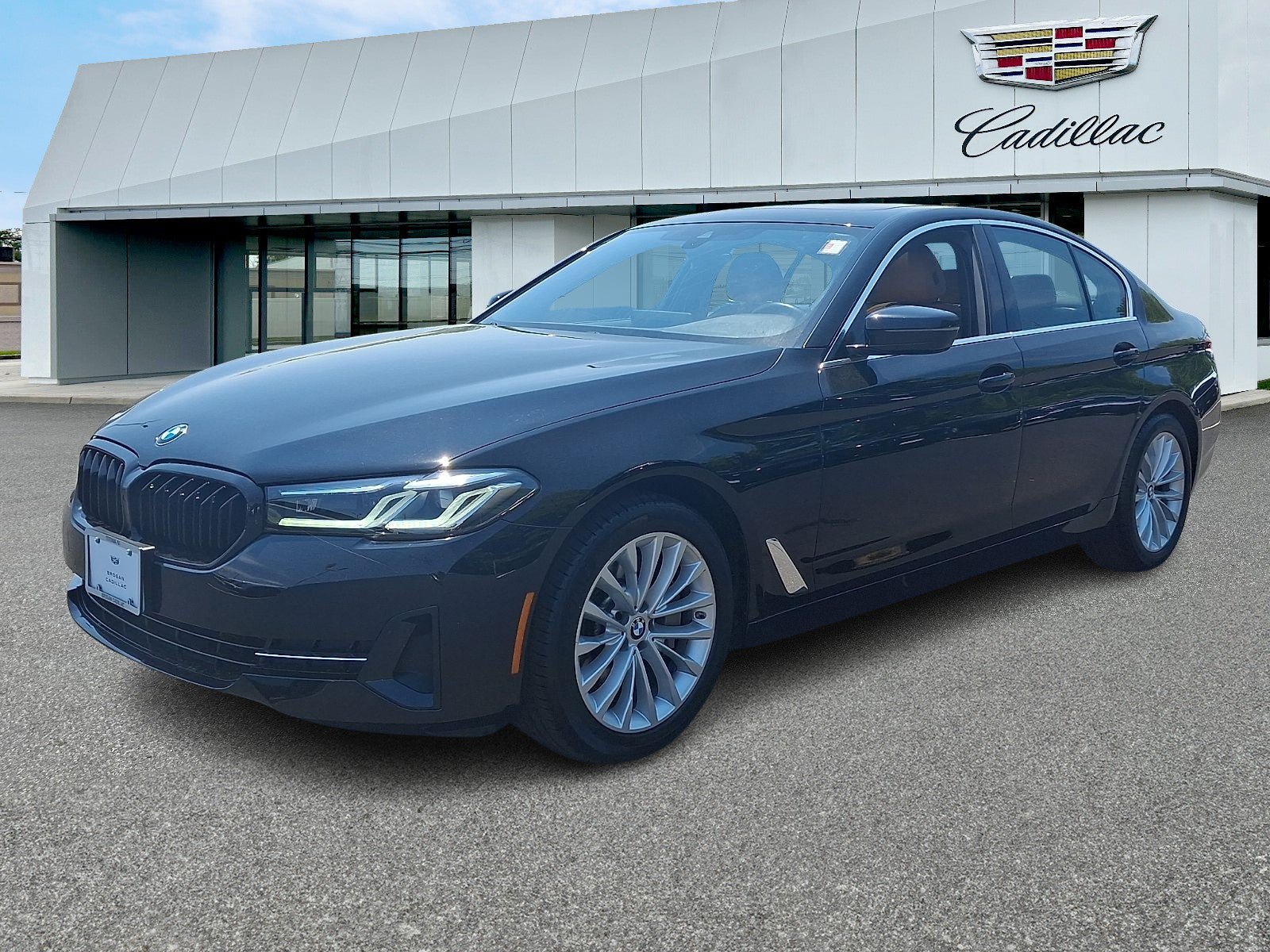 Used 2023 BMW 530i xDrive w/ Convenience Package AWD/4WD image 3