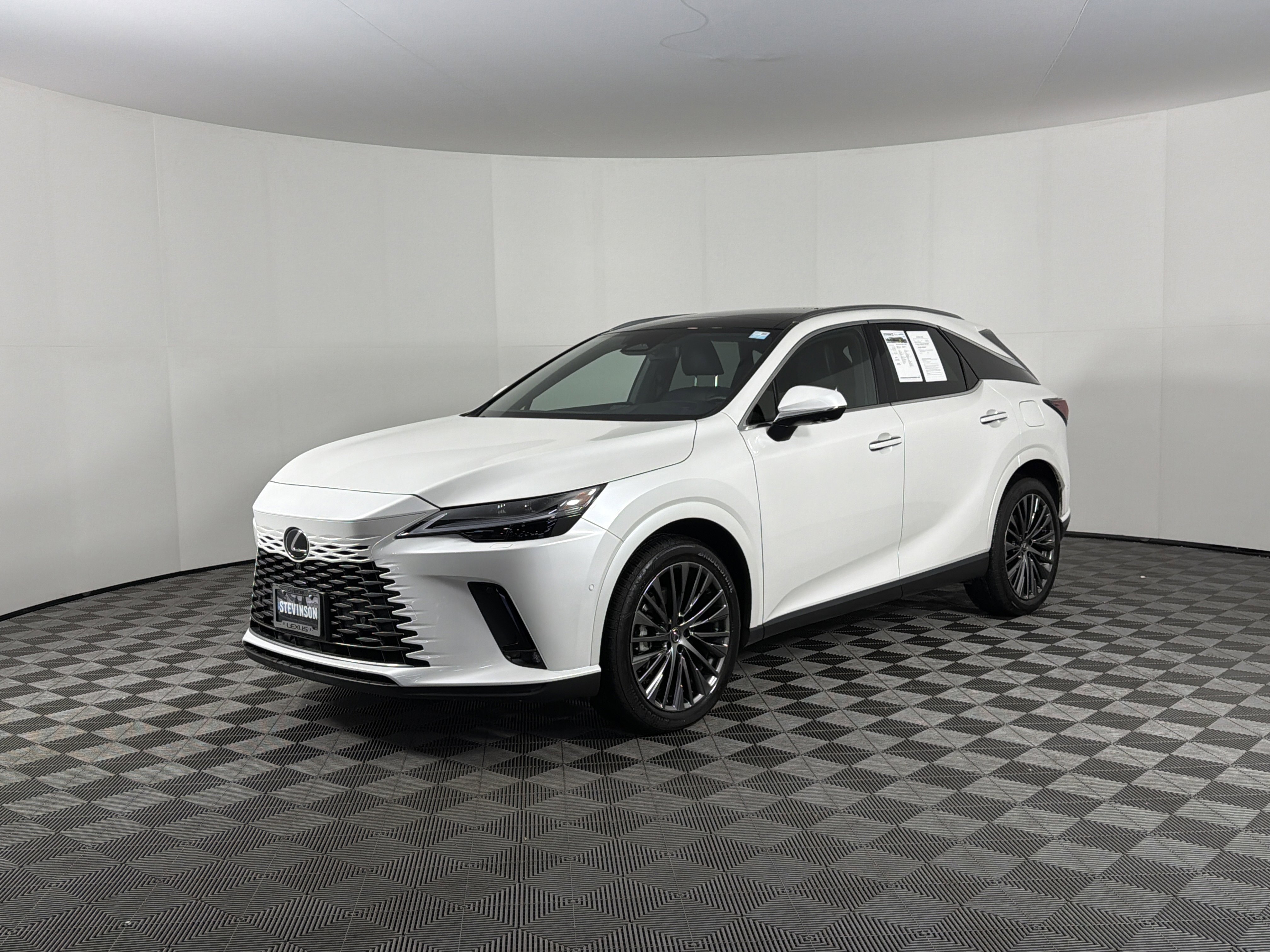 Used 2025 Lexus RX 450h AWD w/ Luxury Package image 3