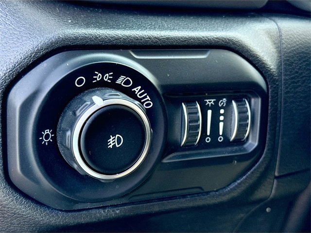 Used 2018 Jeep Wrangler Unlimited Sahara image 12