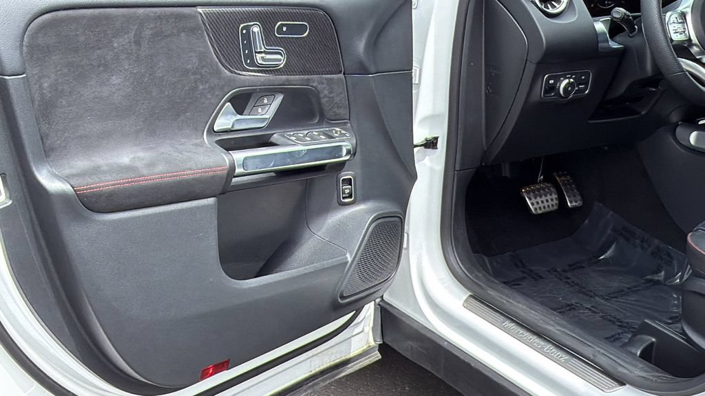 Used 2023 Mercedes-Benz GLB 250 4MATIC image 23